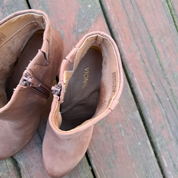 Vionic booties 9.5 - Picture 5 of 8